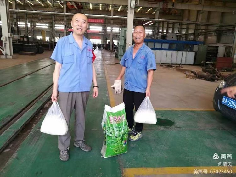 陜西重型機(jī)械制造有限公司工會(huì)給一線車間職工送清涼